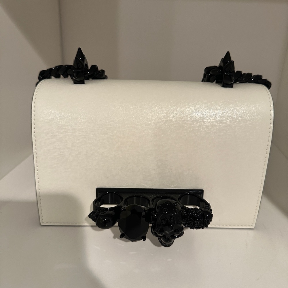 🚨💎Alexander McQueen Mini Jewelled Satchel
